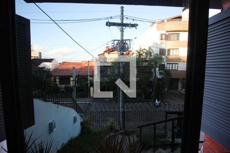 Vista da sala de estar de casa à venda com 4 quartos, 250m² em Medianeira, Porto Alegre