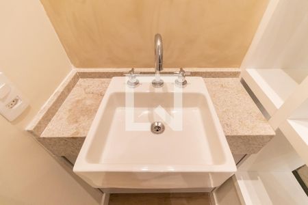 Banheiro de kitnet/studio para alugar com 1 quarto, 54m² em Pinheiros, São Paulo