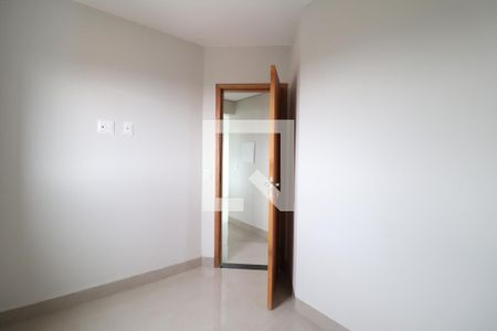 Quarto 1 de apartamento para alugar com 2 quartos, 40m² em Umuarama, Uberlândia