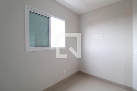 Quarto 1 de apartamento para alugar com 2 quartos, 40m² em Umuarama, Uberlândia