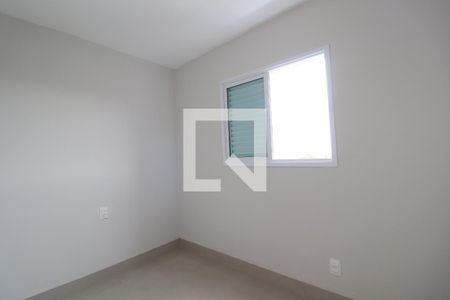 Quarto 1 de apartamento para alugar com 2 quartos, 40m² em Umuarama, Uberlândia