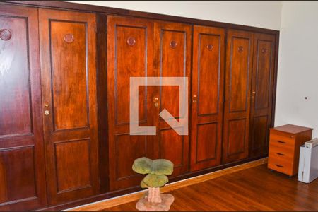 Casa à venda com 280m², 3 quartos e 4 vagasArmarios da Suíte