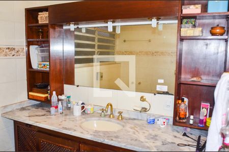 Casa à venda com 280m², 3 quartos e 4 vagasBanheiro da Suíte