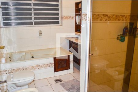 Casa à venda com 280m², 3 quartos e 4 vagasBanheiro da Suíte