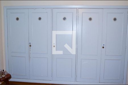 Casa à venda com 280m², 3 quartos e 4 vagasQuarto 2 - Armários