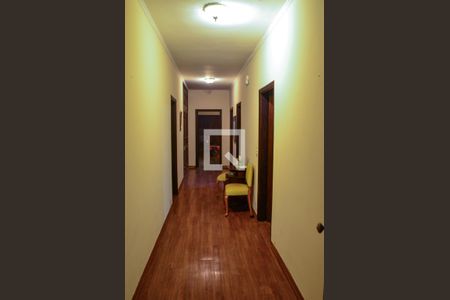 Casa à venda com 280m², 3 quartos e 4 vagasCorredor