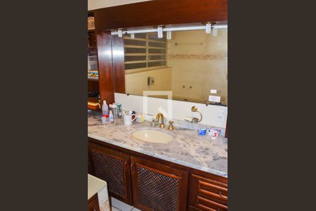 Casa à venda com 280m², 3 quartos e 4 vagasBanheiro da Suíte