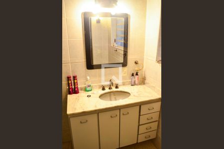 Casa à venda com 280m², 3 quartos e 4 vagasBanheiro do Quarto 1