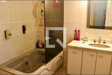 Casa à venda com 280m², 3 quartos e 4 vagasBanheiro do Quarto 1