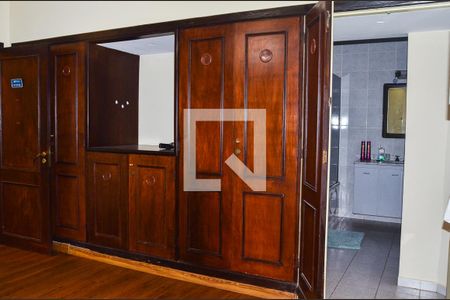 Casa à venda com 280m², 3 quartos e 4 vagasQuarto 1 - Armários