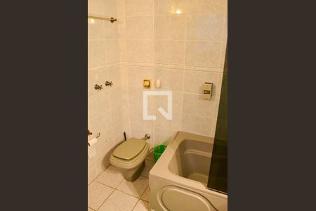 Casa à venda com 280m², 3 quartos e 4 vagasBanheiro do Quarto 1