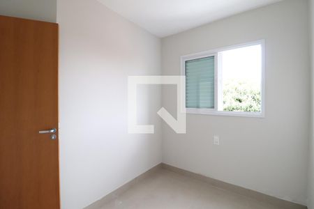 Quarto 1 de apartamento para alugar com 2 quartos, 40m² em Umuarama, Uberlândia