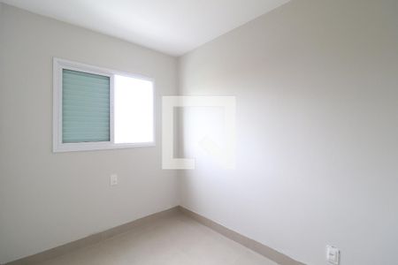 Quarto 1 de apartamento para alugar com 2 quartos, 40m² em Umuarama, Uberlândia