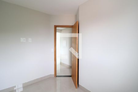 Quarto 1 de apartamento para alugar com 2 quartos, 40m² em Umuarama, Uberlândia