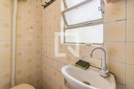 Banheiro de apartamento para alugar com 1 quarto, 30m² em Floresta, Porto Alegre