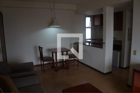 Sala de apartamento para alugar com 1 quarto, 44m² em Centro, Curitiba