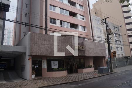 Fachada de apartamento para alugar com 1 quarto, 44m² em Centro, Curitiba