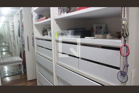 Apartamento à venda com 160m², 3 quartos e 1 vagaCloset da suíte