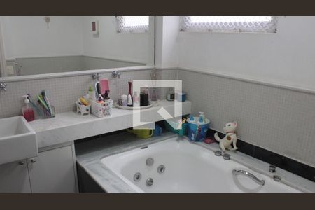 Apartamento à venda com 160m², 3 quartos e 1 vagaBanheiro da Suíte
