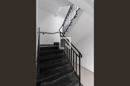 Apartamento para alugar com 55m², 2 quartos e 1 vaga Apartamento para alugar com 55m², 2 quartos e 1 vagaEscada