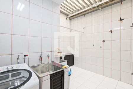 Casa à venda com 240m², 3 quartos e 3 vagasÁrea de serviço