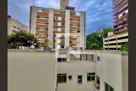 Sala vista  de apartamento à venda com 2 quartos, 65m² em Leblon, Rio de Janeiro