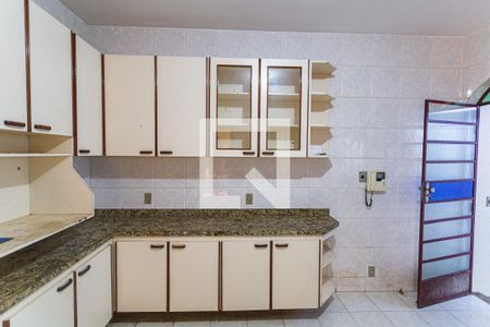 Apartamento à venda com 440m², 4 quartos e 5 vagas Apartamento à venda com 440m², 4 quartos e 5 vagasArmário da Cozinha