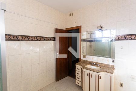 Apartamento à venda com 440m², 4 quartos e 5 vagas Apartamento à venda com 440m², 4 quartos e 5 vagasBanheiro da Suíte 1