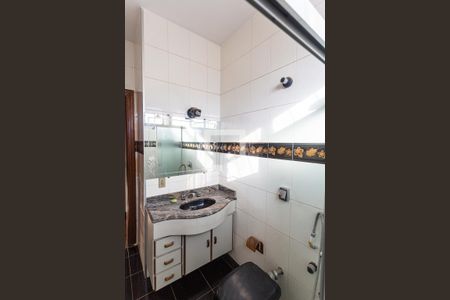 Apartamento à venda com 440m², 4 quartos e 5 vagas Apartamento à venda com 440m², 4 quartos e 5 vagasBanheiro Social 1