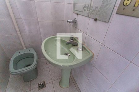 Apartamento à venda com 440m², 4 quartos e 5 vagas Apartamento à venda com 440m², 4 quartos e 5 vagasPia do Banheiro da Suíte 2