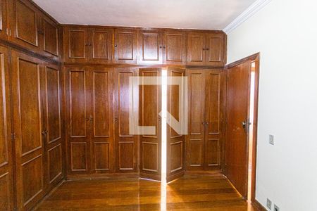 Apartamento à venda com 440m², 4 quartos e 5 vagas Apartamento à venda com 440m², 4 quartos e 5 vagasArmário da Suíte 1