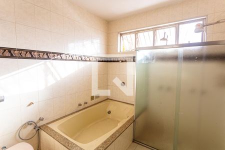 Apartamento à venda com 440m², 4 quartos e 5 vagas Apartamento à venda com 440m², 4 quartos e 5 vagasBanheiro da Suíte 1