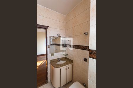 Apartamento à venda com 440m², 4 quartos e 5 vagas Apartamento à venda com 440m², 4 quartos e 5 vagasBanheiro Social 2