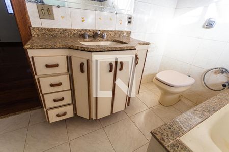 Apartamento à venda com 440m², 4 quartos e 5 vagas Apartamento à venda com 440m², 4 quartos e 5 vagasArmário do Banheiro da Suíte 1