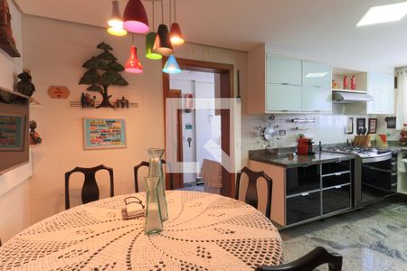 Apartamento à venda com 200m², 3 quartos e 3 vagasCozinha