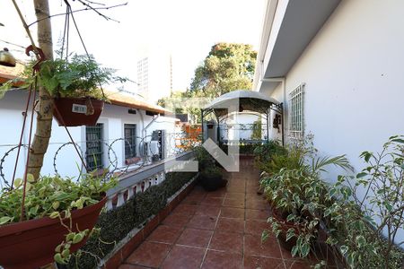Casa à venda com 332m², 3 quartos e 1 vaga Casa à venda com 332m², 3 quartos e 1 vagaVaranda