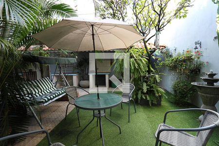 Casa à venda com 332m², 3 quartos e 1 vaga Casa à venda com 332m², 3 quartos e 1 vagaQuintal