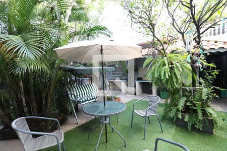 Casa à venda com 332m², 3 quartos e 1 vaga Casa à venda com 332m², 3 quartos e 1 vagaQuintal