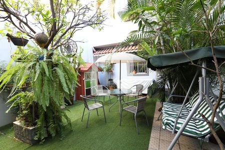 Casa à venda com 332m², 3 quartos e 1 vaga Casa à venda com 332m², 3 quartos e 1 vagaQuintal