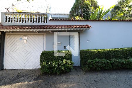 Casa à venda com 332m², 3 quartos e 1 vaga Casa à venda com 332m², 3 quartos e 1 vagaFachada