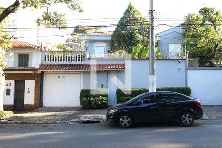 Casa à venda com 332m², 3 quartos e 1 vaga Casa à venda com 332m², 3 quartos e 1 vagaFachada