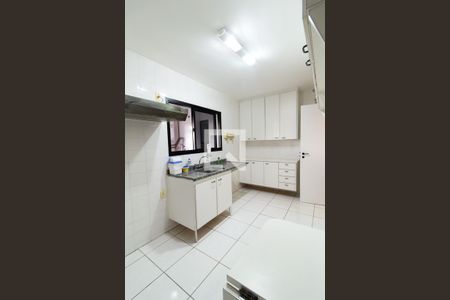Apartamento para alugar com 130m², 4 quartos e 2 vagas Apartamento para alugar com 130m², 4 quartos e 2 vagasCozinha