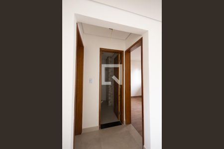 Corredor de apartamento à venda com 2 quartos, 35m² em Chácara Seis de Outubro, São Paulo