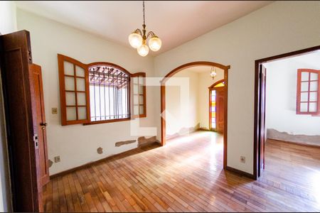 Sala de casa à venda com 3 quartos, 735m² em João Pinheiro, Belo Horizonte