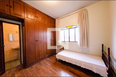 Casa à venda com 194m², 3 quartos e 3 vagasSuíte