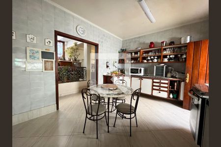 Casa para alugar com 306m², 4 quartos e 4 vagasCozinha 