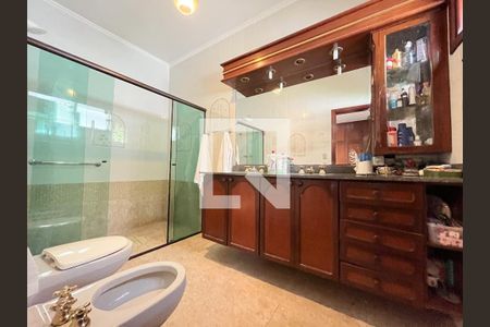 Casa para alugar com 306m², 4 quartos e 4 vagasBanheiro da Suíte 1