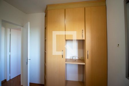 Quarto 1 de apartamento para alugar com 2 quartos, 53m² em Vila Carmosina, São Paulo