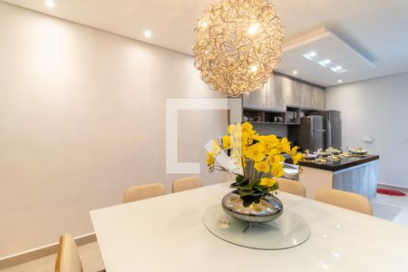 Casa à venda com 220m², 3 quartos e 2 vagas Casa à venda com 220m², 3 quartos e 2 vagasSala de Jantar