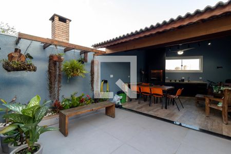 Casa à venda com 220m², 3 quartos e 2 vagas Casa à venda com 220m², 3 quartos e 2 vagasQuintal